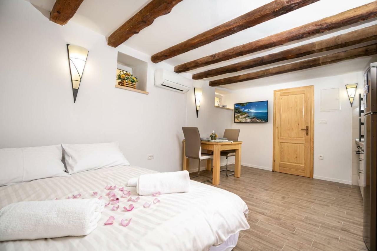 Studio Apartman Old Town Novi Vinodolski Exteriör bild
